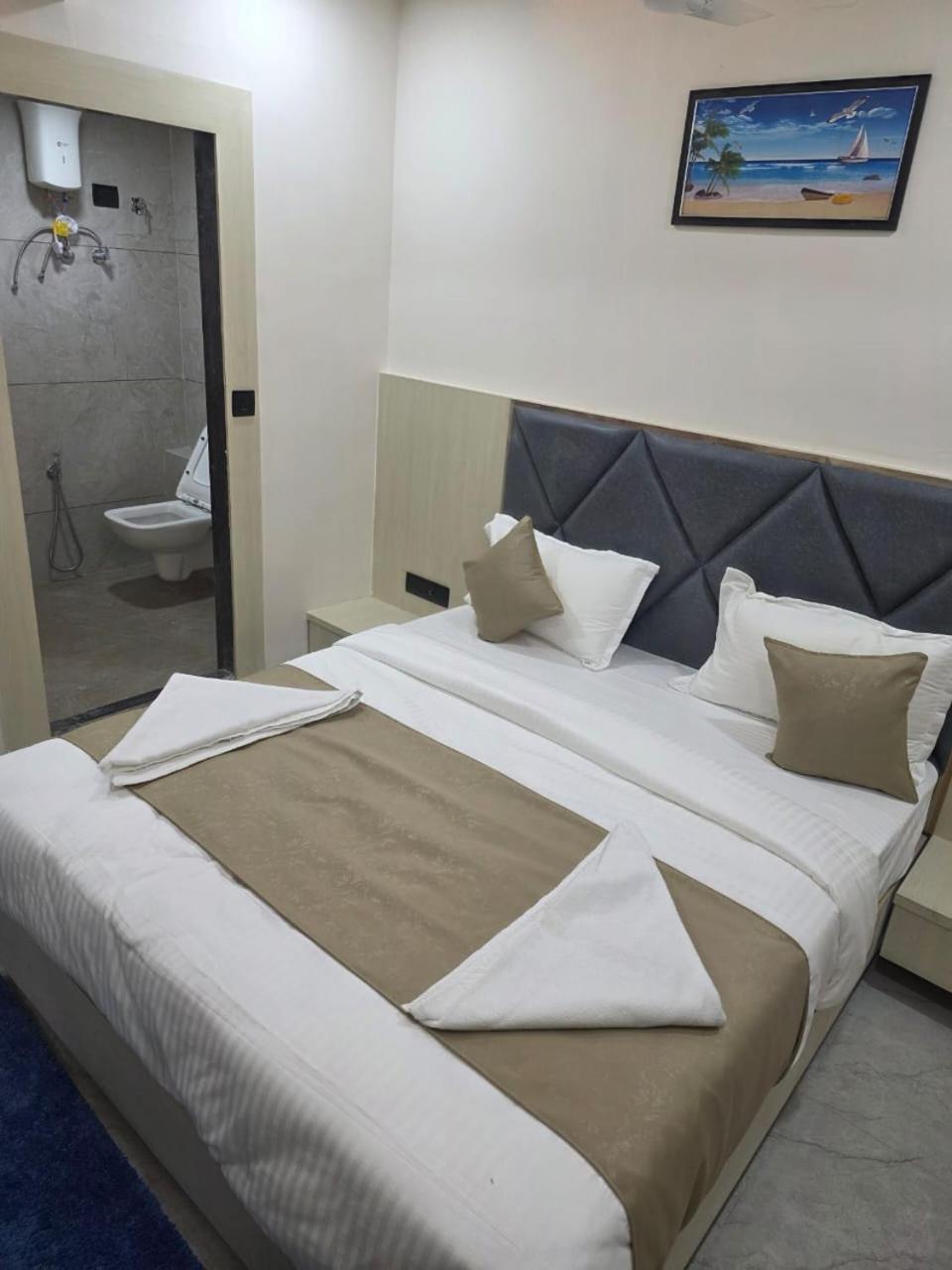 Hotel Hill Top Ahmedabad Esterno foto