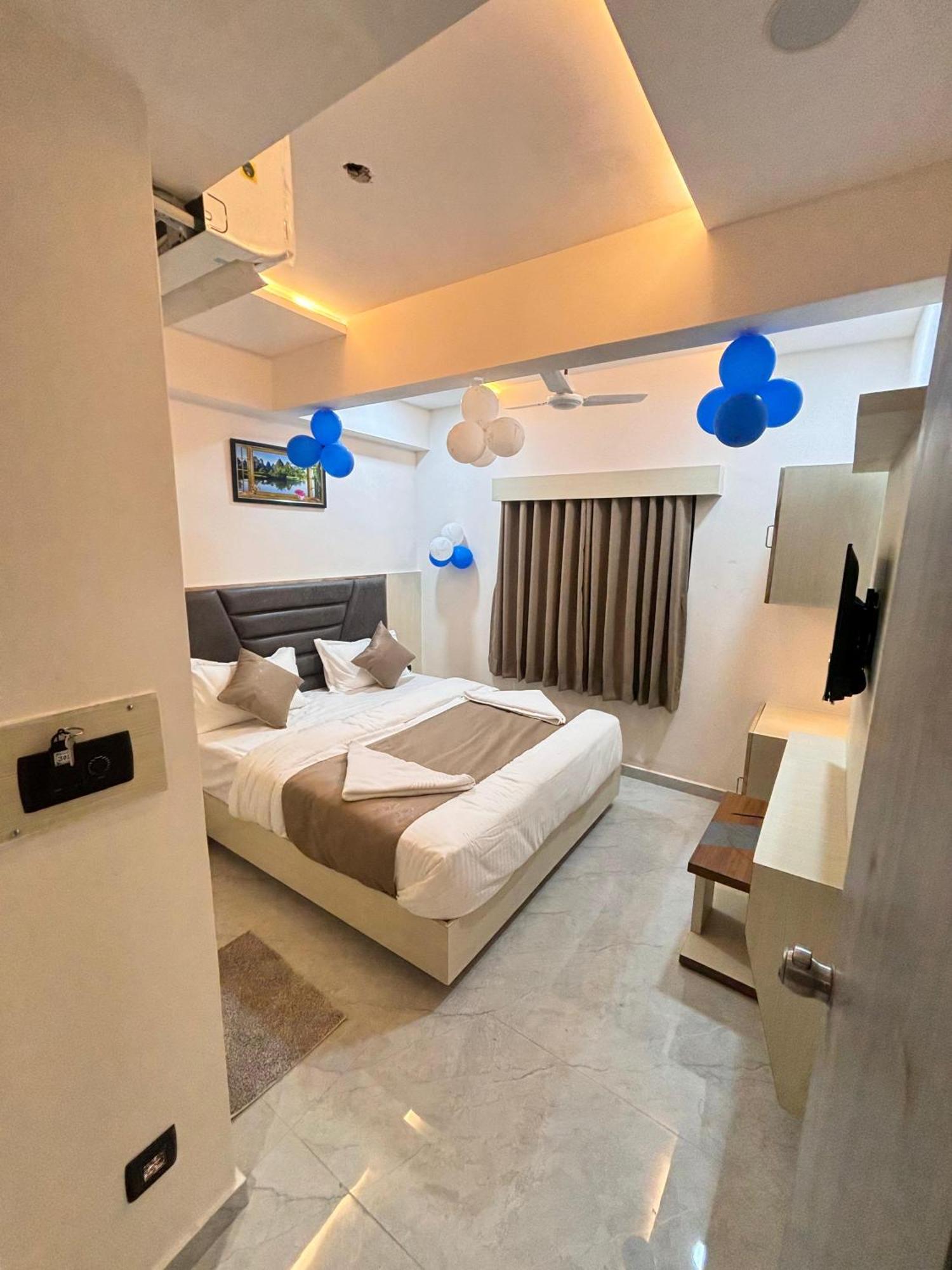 Hotel Hill Top Ahmedabad Esterno foto