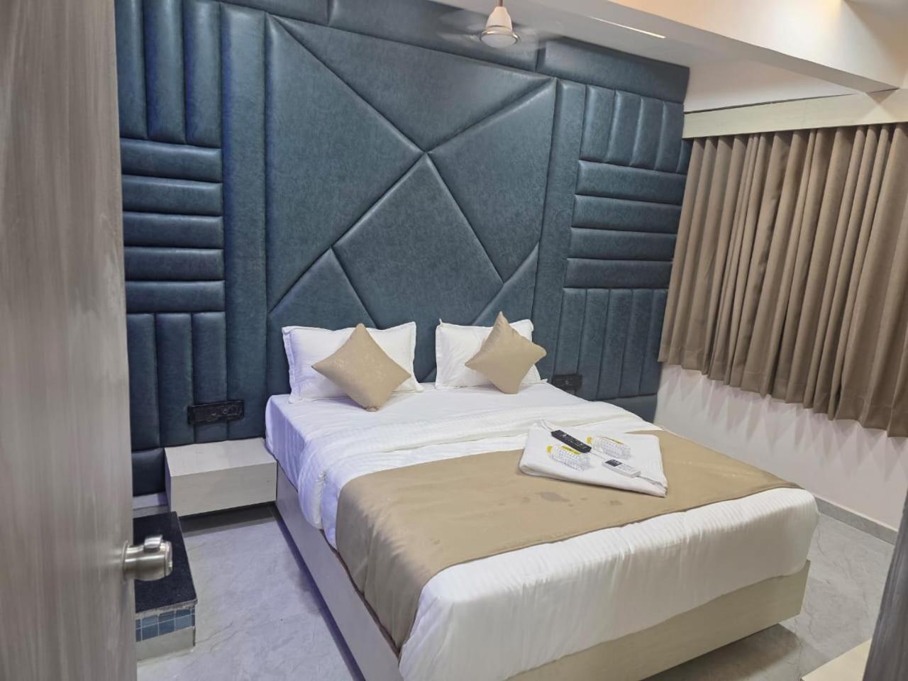 Hotel Hill Top Ahmedabad Esterno foto