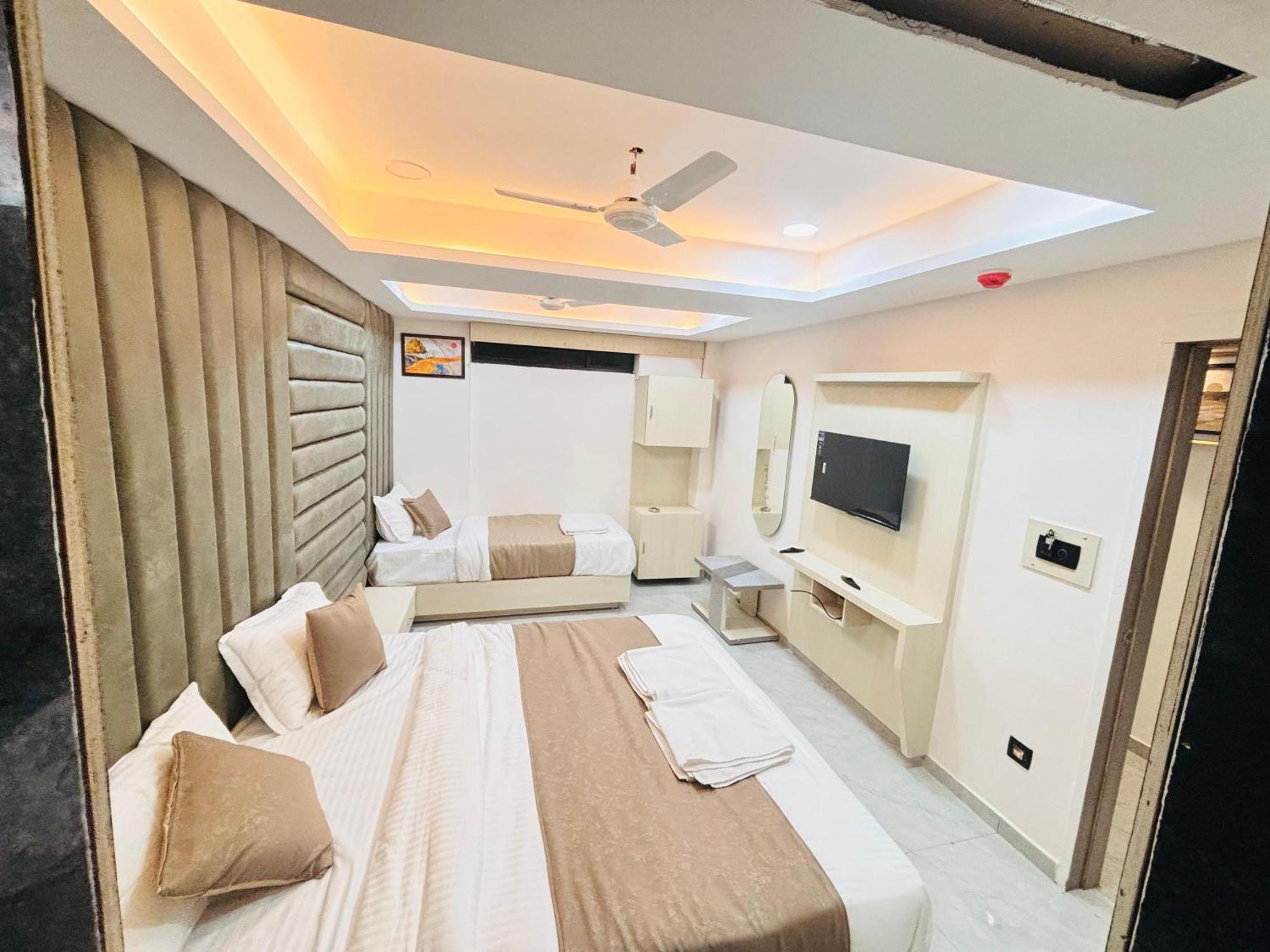 Hotel Hill Top Ahmedabad Esterno foto